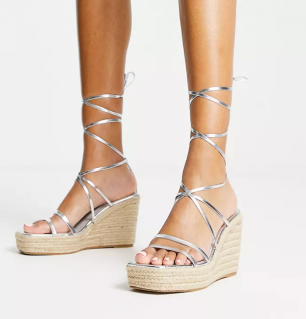 Sepatu Wedges dengan Tali Perak